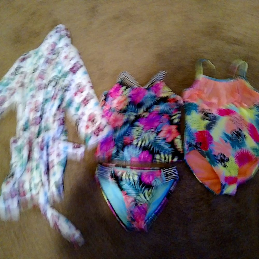 Swimwear and Rode